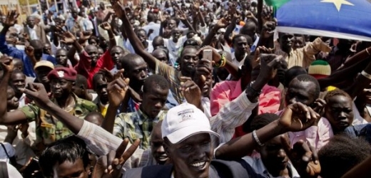 Obyvatelé jižního Súdánu oslavují v ulicích hlavního města jihu Džubě výsledky referenda.