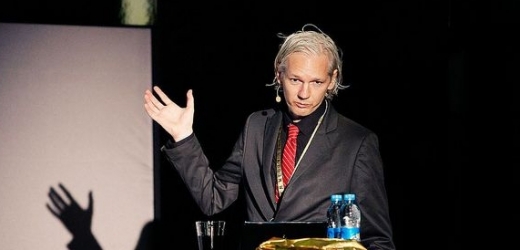 Guardian vydává Assangeův životopis.