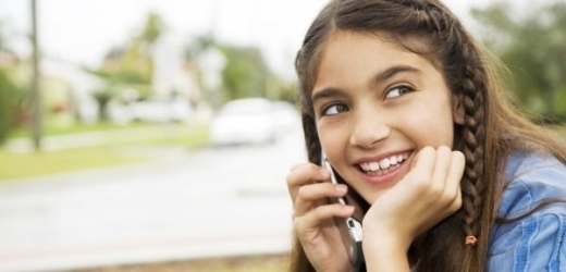 Chorobné telefonování dívky bude teď řešit sociální pracovník (ilustrační foto).