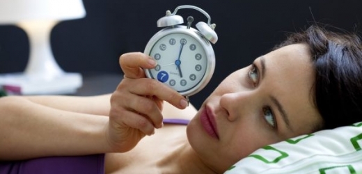 Nespavost trápí tři čtvrtiny Čechů. Prý za to může životní styl.