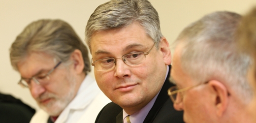 Ředitel motolské nemocnice Miloslav Ludvík (uprostřed).