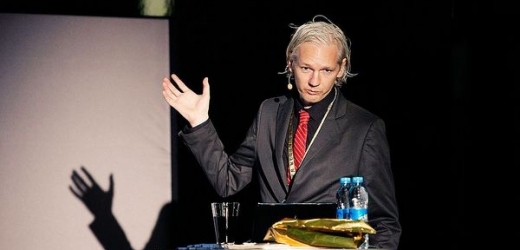 Julian Assange a WikiLeaks nepochybně zahýbaly mezinárodními vztahy. Nakolik k lepšímu?