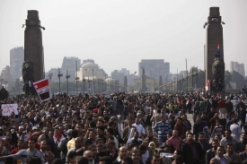 V Egyptě demonstrovaly statisíce proti spojenci USA a Izraele Mubarakovi.