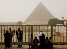 Pro veřejnost je uzavřeno i pyramidové pole v Gíze.