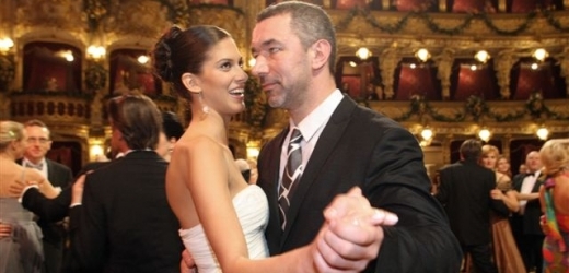 Ples v Opeře 2010: Aneta Vignerová a podnikatel Kamil Bahbouh (ilustrační foto).
