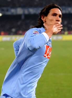 Edinson Cavani vstřelil v Serii A letos již 17 gólů. 