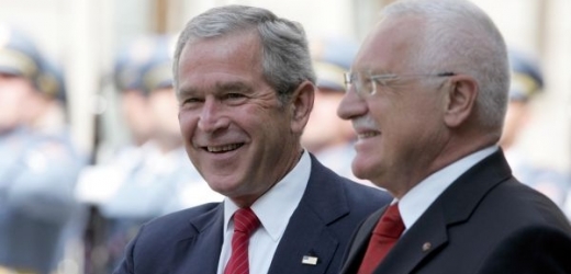 George Bush mladší (vlevo).