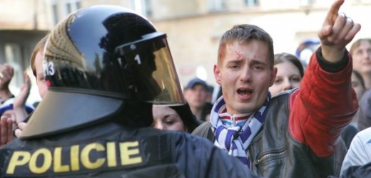 Policisté se v Ostravě střetli s radikálními fanoušky Baníku Ostrava (ilustrační foto).