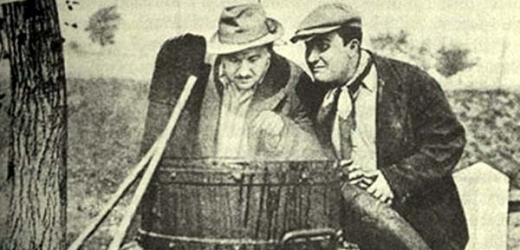 Werich s Voskovcem ve slavném filmu Hej rup! z roku 1934.