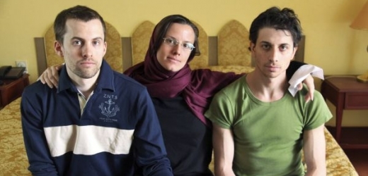 V Íránu začal soud s Shanem Bauerem, Sarah Shourdovou a Joshem Fattalem. 