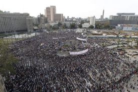 Na káhirském náměstí Osvobození byly i dnes tisíce lidí.