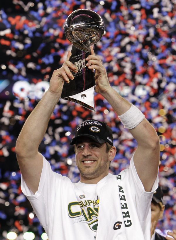 Nejužitečnějším hráčem 45. Super Bowlu byl zvolen quarterback Green Bay Aaron Rodgers.
