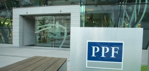 Skupina PPF nakupuje od akcionářů levné akcie Piraeus Bank