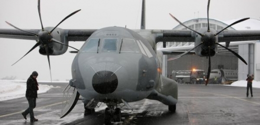 Armádnímu letounu CASA selhal autopilot, příčinu vyšetřují experti.