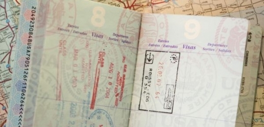 Padělané pasy končily v rukou běženců z asijských a arabských zemí (ilustrační foto).