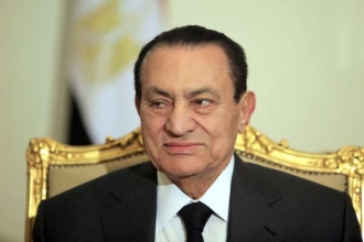 Mubarak stále u moci. Při setkání s ministrem zahraničí SAE v Káhiře 8. února 2011.
