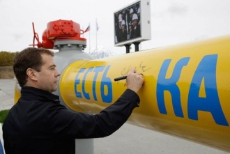 Kreml a Gazprom jedno jsou. Ostatně prezident Medveděv předtím šéfoval jeho správní radě.