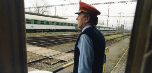 Vláda schválila přesun téměř deseti tisíc zaměstnaců železnice.
