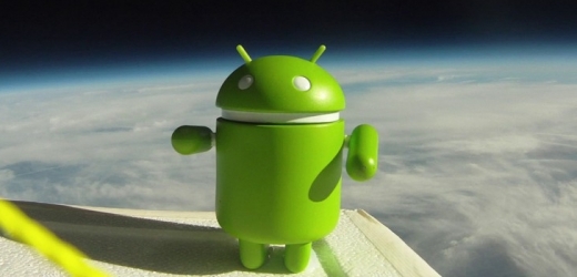 Android (operační systém i figurka robůtka, kterého má systém v logu) přečkal výlet bez úhony.