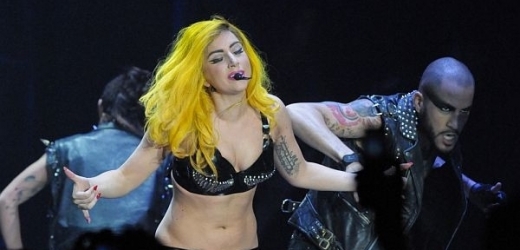 Lady Gaga na pražském koncertě.