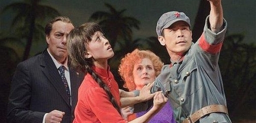 Nixon v Číně s Jamesem Maddalenou v hlavní roli.