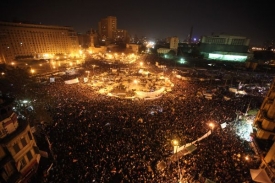 Centrální náměstí v Káhiře bylo plné demonstrantů.