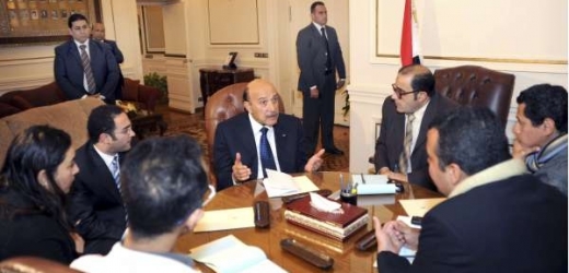 Předseda přechodné vlády Umar Sulajmán. Nyní nejmocnější muž Egypta. 