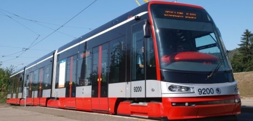 Nová tramvaj Škoda 15T ForCity. V Praze jich má jezdit 250.