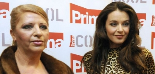 Slovenská podnikatelka Nora Mojsejová (vlevo), která bude uvádět novou reality show Šéfka, a modelka a moderátorka Iva Kubelková. 