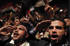 Egypťané oslavují Mubarakovu abdikaci.