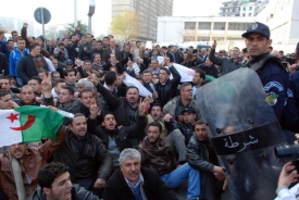 Je Alžír další zastávkou revoluce? Momentka ze sobotních protestů.