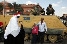 Káhirská rodina si chce zapamatovat tento jedinečný okamžik.