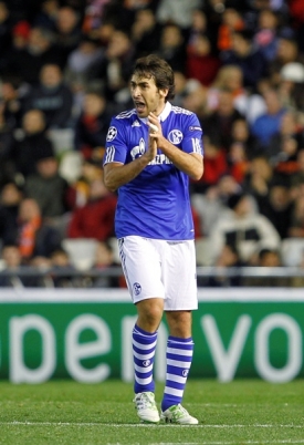 Raúl se raduje z vyrovnávacího gólu do sítě Valencie.
