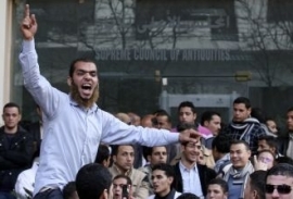 V den Mubarakovy rezignace prý mnozí muži využili situace a na přeplněných náměstích začali ženy sexuálně obtěžovat. 
