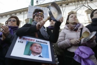Itálie není bordel. Demonstrace žen proti Berlusconimu. 