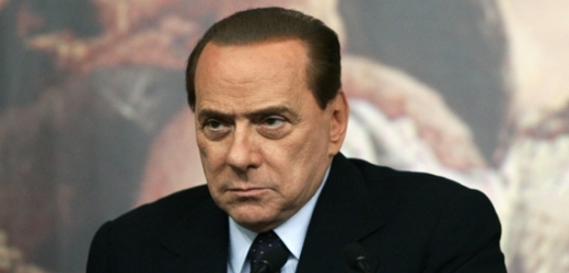 Berlusconimu teče do bot.