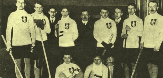 Vítězný tým českých hokejistů. Češi se 17. února 1911 stali mistry Evropy v kanadském hokeji. Turnaj se konal v Berlíně.