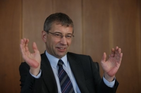 Politici v čele s ministrem Jaromírem Drábkem se shodli na jednotné dvacetiprocentní sazbě DPH.