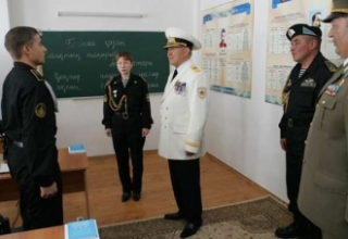 Nazarbajev se do školy vracet nemusí.