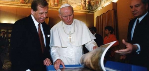 Jan Pavel II. s Václavem Havlem při návštěvě Prahy.