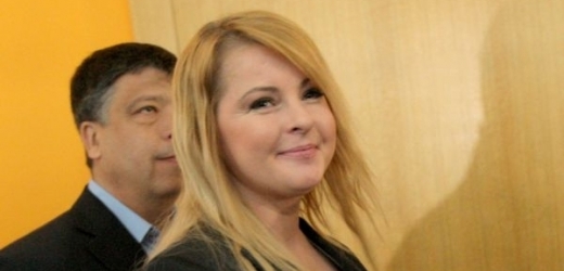 Zpěvačka Iveta Bartošová se ve společnosti objevuje v doprovodu nového muže.