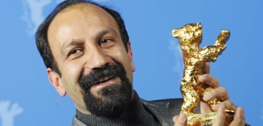 Favorizovaný íránský snímek Nader a Simin: odloučení režiséra Asghara Farhádího získal Zlatého medvěda.