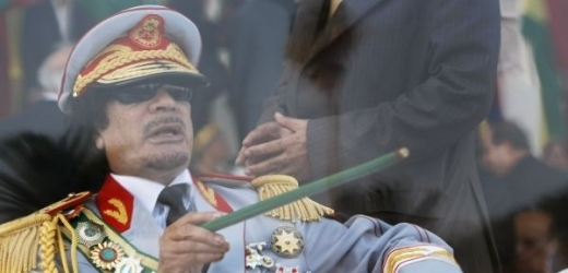 Plukovník Kaddáfí má silnější pozici než jeho diktátorští kolegové ze severu Afriky. 