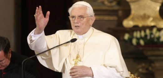 Papež se stal obětí žertu mladíků.