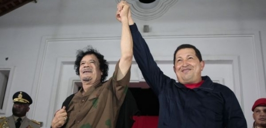 Kaddáfí na dřívější návštěvě ve Venezuele v roce 2009.