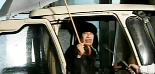 Muammar Kaddáfí při rozhovoru pro televizi.