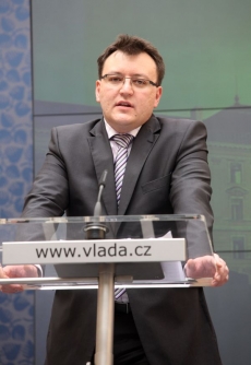 Poslanec Pavel Staněk (ODS) předloží svým kolegům novelu zákona o rodině.