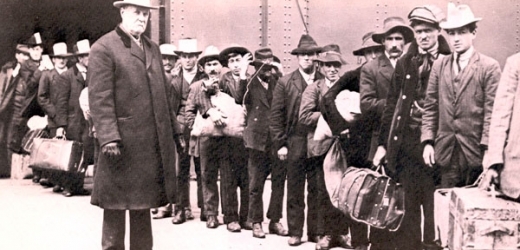 Vystěhovalci do Ameriky na Ellis Islandu v New Yorku.