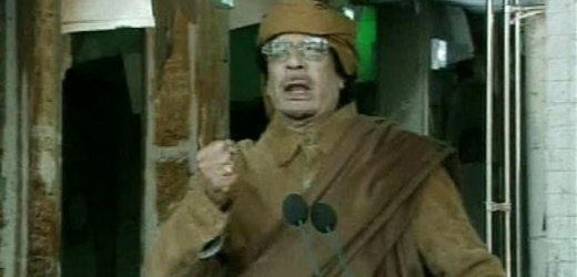 Muammar Kaddáfí v projevu uvedl, že zůstává "vůdcem revoluce", kterou zahájil před 42 lety, případně hodlá zemřít v Libyi jako mučedník.