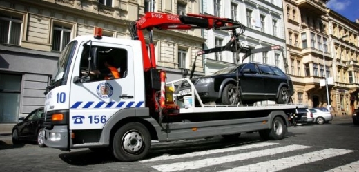 Praha se obrací se stížností ohledně navracení odtažených aut k Ústavnímu soudu.